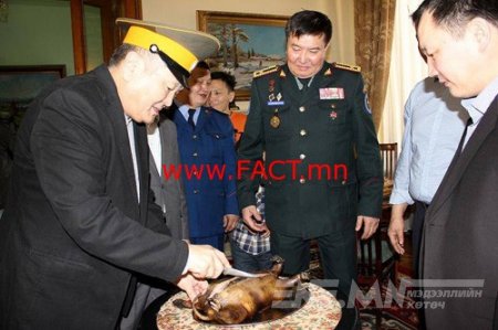 Хил давсан азтай “хулгар”