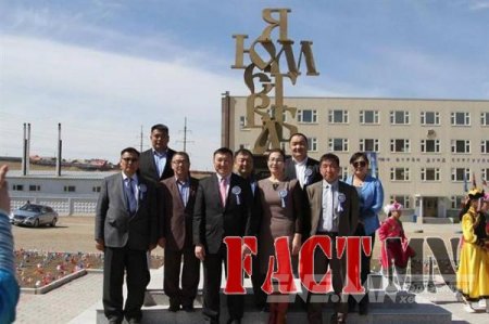 Халаасандаа мөнгөтэй ч иргэддээ биш хөшөөнд зарцуулна гэнэ шүү