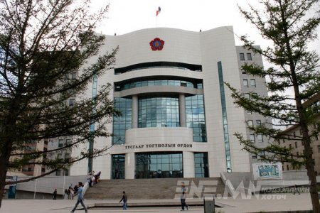 Сайдын суудлыг нь надад өгчих гэсэн гэв үү?