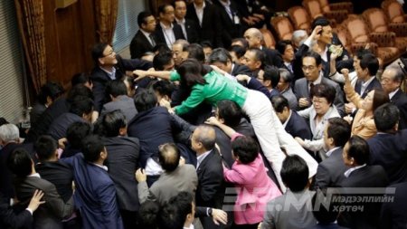 Японы парламентын гишүүд нударга зөрүүлжээ Японы парламентын гишүүд нударга зөрүүлжээ