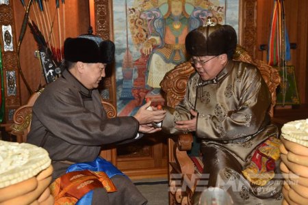 Сар шинэдээ сайхан шинэлж байна уу? /Цагаан сарын фэйсбүүк сэлфи фото зургуудаас/