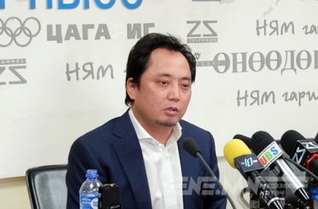 Амалхааны Эрдэнэбат гэж хэн бэ?