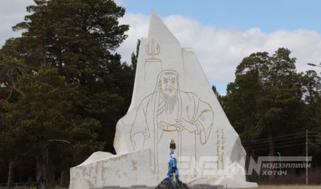 Жуулчдын хөл тасардаггүй Чингисийн гурван нуур