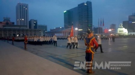 Чингисийн талбайд шөнийн парад хийжээ