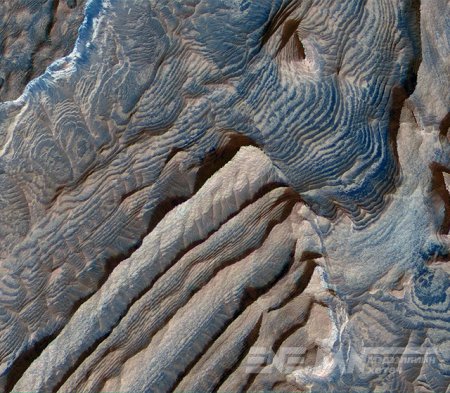 NASA ангараг гарагийн мянга гаруй зургийг олны хүртээл болгов