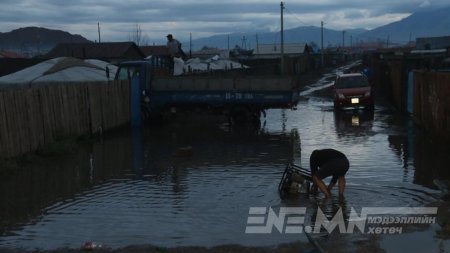 Баян-Өндөр суманд хүчтэй аадрын улмаас 57 айл үерт автжээ