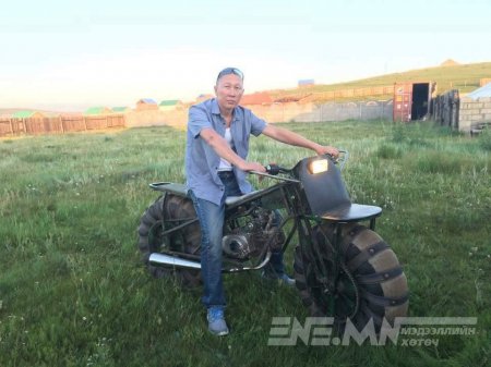 Монгол залуу  мотоцикль бүтээжээ
