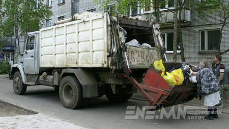 Амьгүй жолоочтой хогийн машин хүн дайрч хөнөөжээ