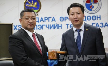 Д.Мөнхтөрийг улс төрийн шалтгаанаар албан тушаалаас нь чөлөөлсөн