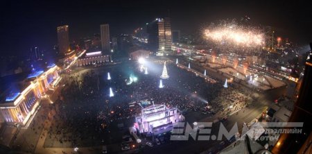 Хотын удирдлагууд нийслэлчүүдтэйгээ хамт шинэ оноо угтлаа