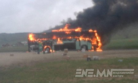 Хөвсгөлөөс Улаанбаатар чиглэлд явсан автобус шатжээ