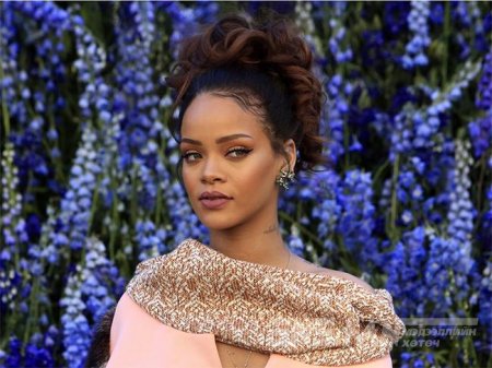 Рианна хуримын гэрч болжээ