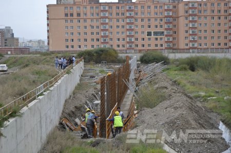 Хамгаалалтын даланд хууль бусаар барилга барьж байсныг зогсоолоо