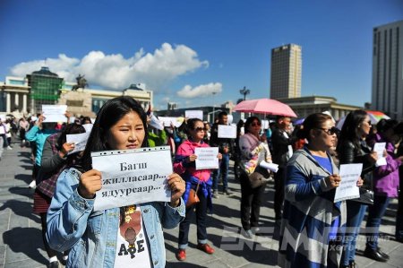 Багш нар цалингаа нэмүүлэх хүртэл ажил хаяна гэв