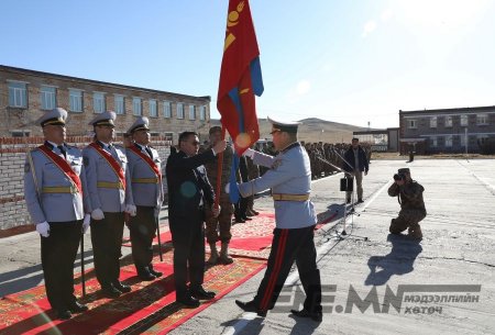 Ерөнхийлөгч Х.Баттулга Зэвсэгт хүчний 345 дугаар бригадад Байлдааны туг гардууллаа