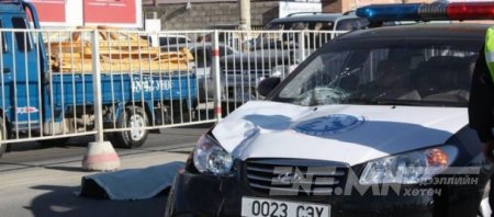Ажил үүргээ гүйцэтгэж явсан цагдааг дайрч, хэргийн газраас зугтжээ