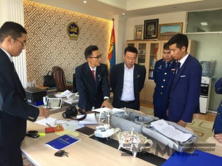 Онцгой байдлын газарт нисэх төхөөрөмж хандивлалаа