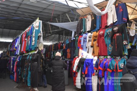 Нарантуул захад дээл 250 мянгаас 3.5 сая төгрөгийн үнэтэй байна