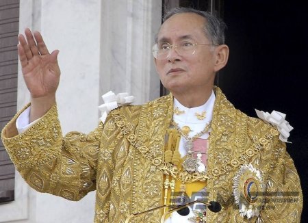 Дэлхийд хамгийн удаан төр барьсан Тайландын хаан насан эцэслэлээ