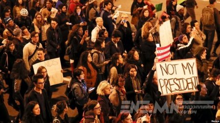 Америкчууд эсэргүүцлийн жагсаалд шилжлээ