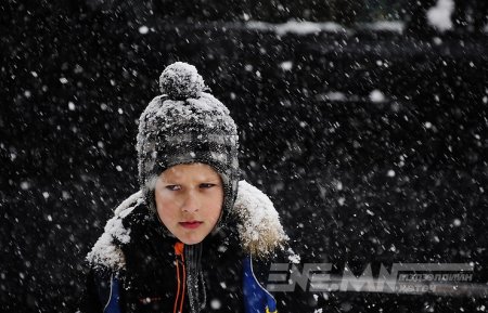Хүйтнээс болж сургуулиудыг хаалаа