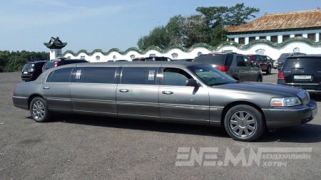 Гайхалтай түүх буюу Дугуй нь хагарсан лимузинд зорчиж явсан хүн Дональд Трамп байжээ