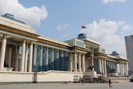 Төрийн дээд цол, одон, медалиар шагналаа