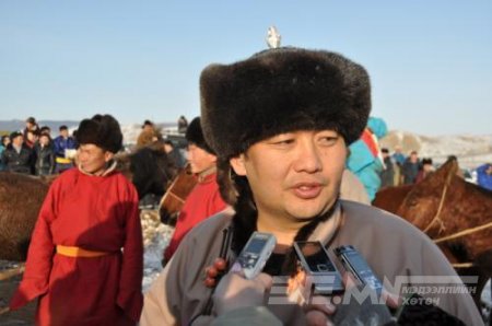 Чуулган 25 удаа хуралдахад, 21-д нь суудаггүй Б.Наранхүүг эгүүлэн тат!