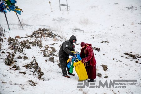 ЛАМ НАР ХИЙМОРИЙН ОВООГ ЦЭВЭРЛЭЛЭЭ