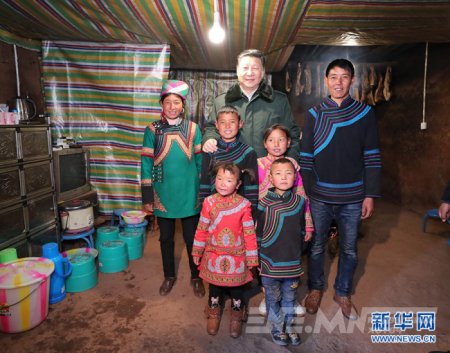 Ши Жиньпин ядуу бүсийн иргэдийг эргэж очив