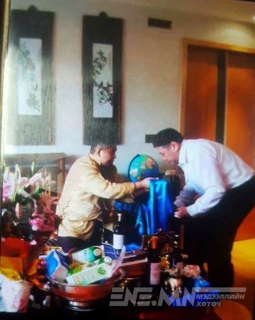 М.Энхболд Хятад биш Төвд ламд мөргөжээ