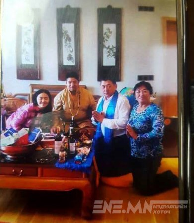 М.Энхболд Хятад биш Төвд ламд мөргөжээ