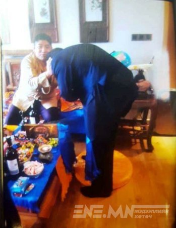 М.Энхболд Хятад биш Төвд ламд мөргөжээ