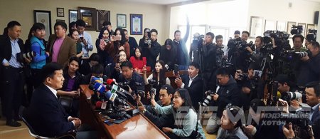 С.БАЯРЦОГТ: НАДАД ДАНС БАЙХГҮЙ. ҮНЭН МӨНИЙГ НЬ АТГ ТОГТООНО ГЭЖ ИТГЭЖ БАЙНА