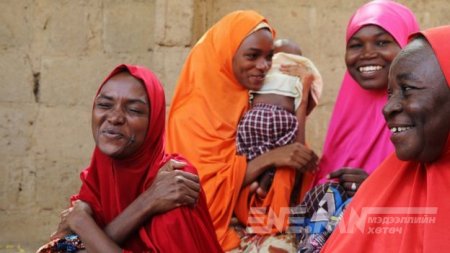 Террористуудаас чөлөөлсөн охид эцэст нь гэртээ харьцгаалаа