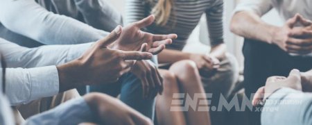 Иргэн хүний гарт тухайн улсын ирээдүй байдаг