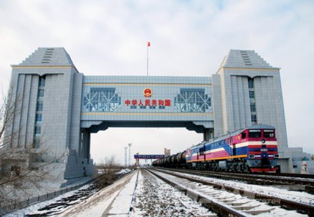 Хятад, Оросын төмөр зам Монголыг орхин "Хурдаллаа"