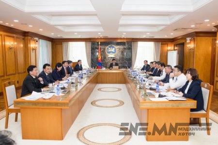 Гурван байнгын хорооны хуралдаантай