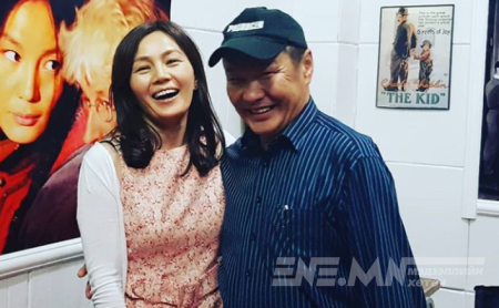 Жүжигчин Анхням өөрөөрөө ихэд бахархажээ