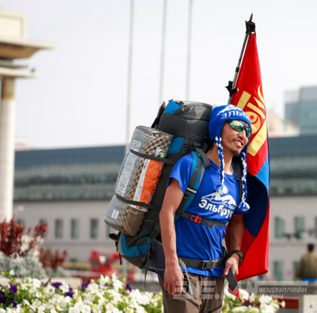 Эльбрусийн оргилд авирсан Ч.Мөнгөндалай эх орондоо ирлээ