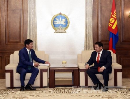 УИХ-ын гишүүд хуулийн төсөл өргөн барилаа