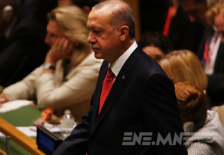 Д.Трампыг үг хэлэх үед танхимыг орхин гарчээ