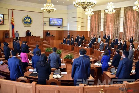 Намрын чуулган халуухан, ширүүхэн байх нь