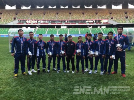 "Монгол туургатан" хүүхдийн спортын VIII наадмаас чөлөөт бөхийн тамирчид 10 медаль хүртлээ