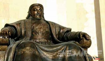 Чингис хаан хэмээн хэдий болтол цээжээ дэлдэж амьдрах вэ?