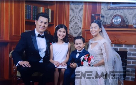 Жүжигчин Э.Чинзориг, О.Долгор нар хуримаа хийжээ