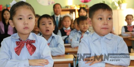 Сурагчдыг хоёр сараар амраах эсэхийг судалж шийдвэр гаргана