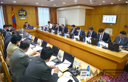 Засгийн газар хуралдаж байна