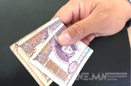 “Ядарсан” банкнууд харилцагчийнхаа халааснаас 200 төгрөг сааж, “амь зогоож” байна