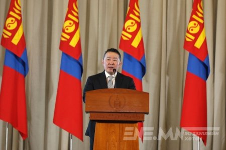 Утаатай тэмцэх нэрээр халхавч хийж, мөнгө угаах ажил явагдаад эхэлчихсэн юм биш үү? Ерөнхийлөгчөө